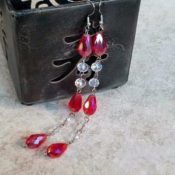 Retro Faceted Cut Crystal Red Clear Beads 5" Long Shoulder Duster Earrings - Picture 2 of 6